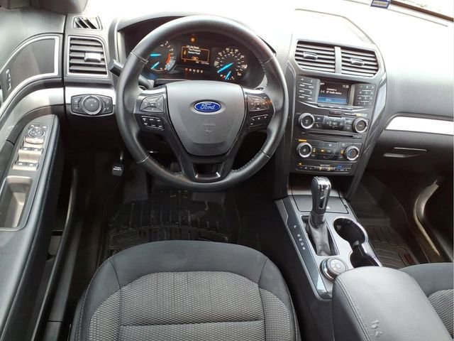 Used 2017 Ford Explorer XLT AWD/4WD image 14