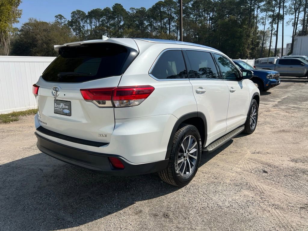 Used 2017 Toyota Highlander XLE image 6