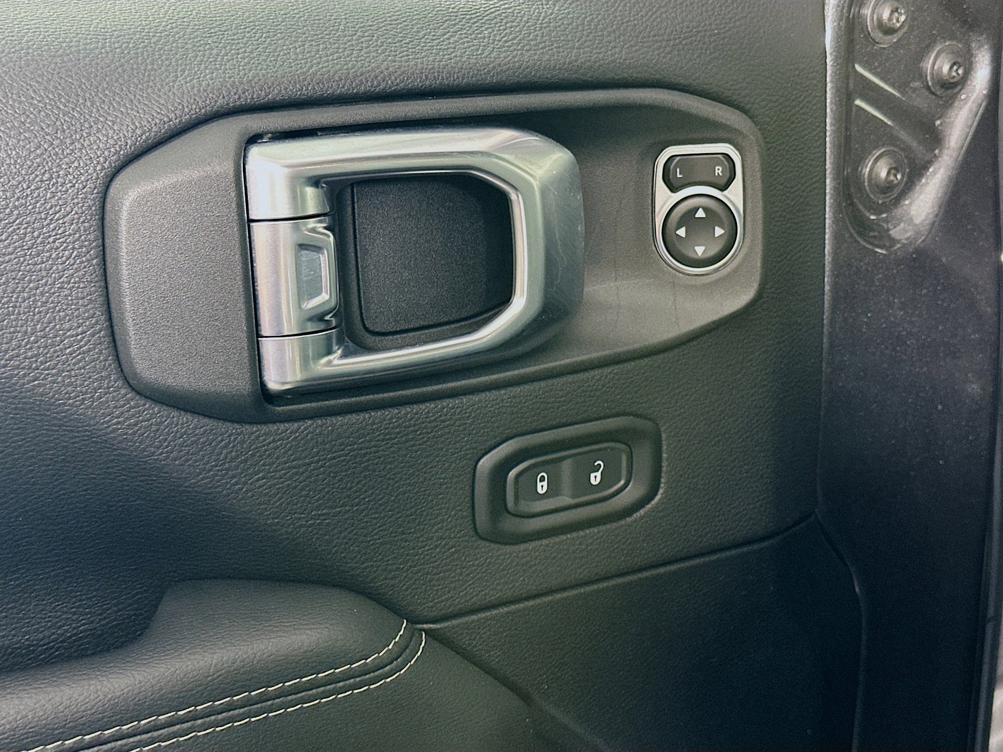 Used 2023 Jeep Wrangler Sahara w/ Cold Weather Group image 15