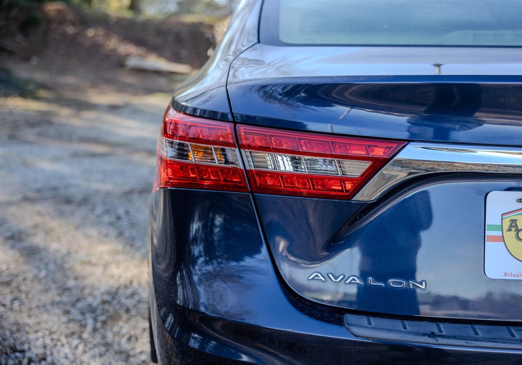 Used 2017 Toyota Avalon Limited FWD image 10