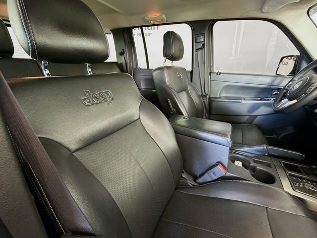 Used 2012 Jeep Liberty Limited w/ Tire & Wheel Group AWD/4WD image 26