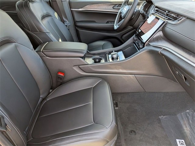 New 2025 Jeep Grand Cherokee Limited w/ Black Appearance Package image 30