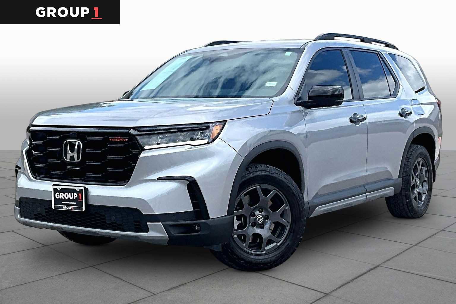 Used 2025 Honda Pilot TrailSport image 1