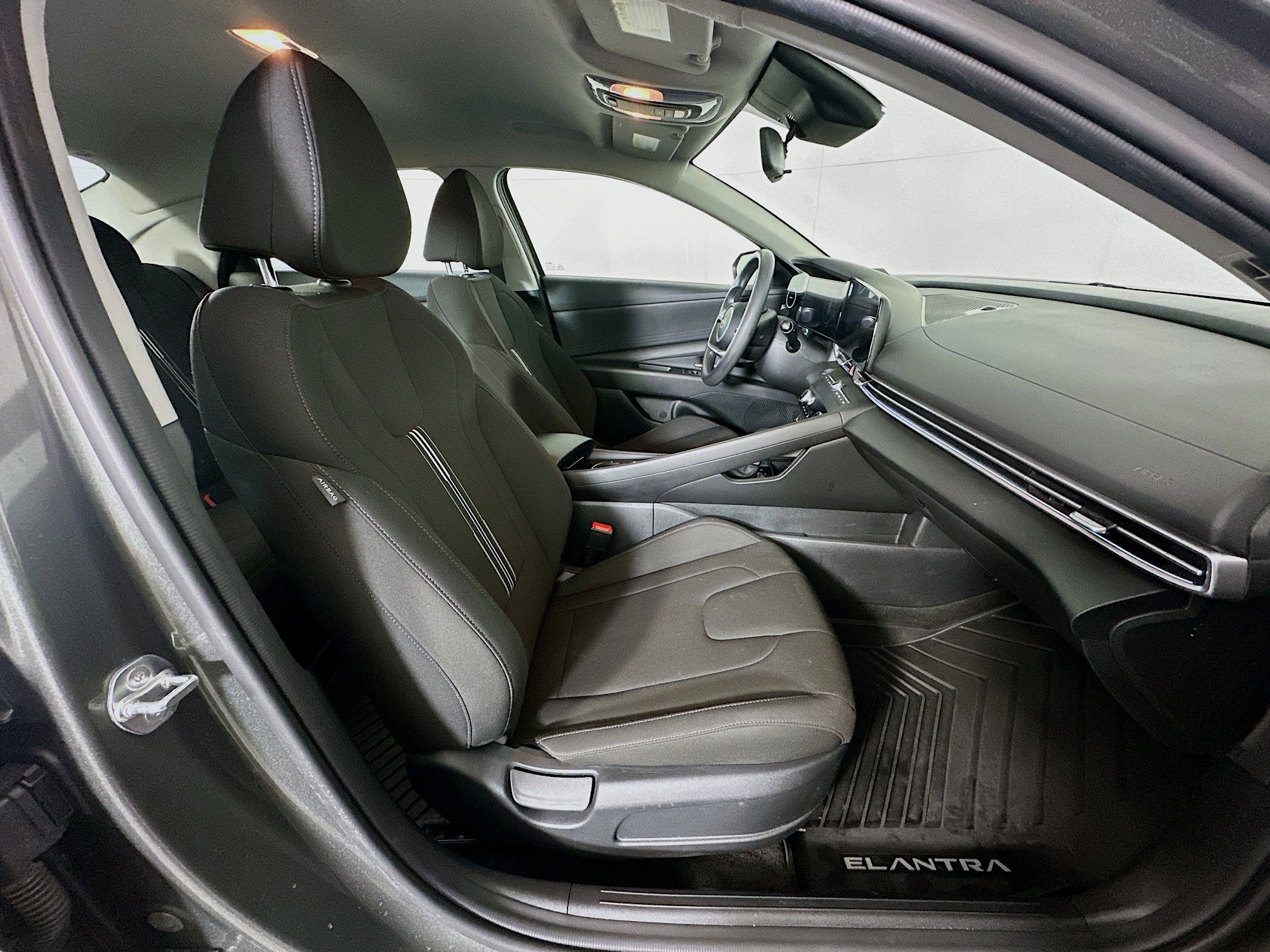 Used 2024 Hyundai Elantra Blue image 31