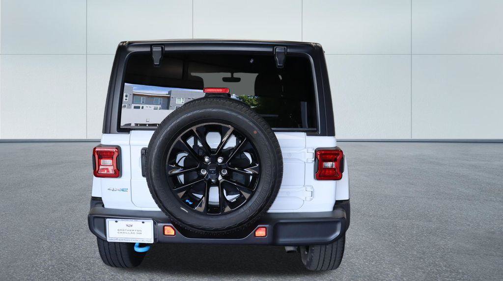 Used 2023 Jeep Wrangler Unlimited Sahara AWD/4WD image 4