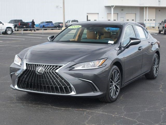Used 2025 Lexus ES 350 w/ Premium Package FWD image 2