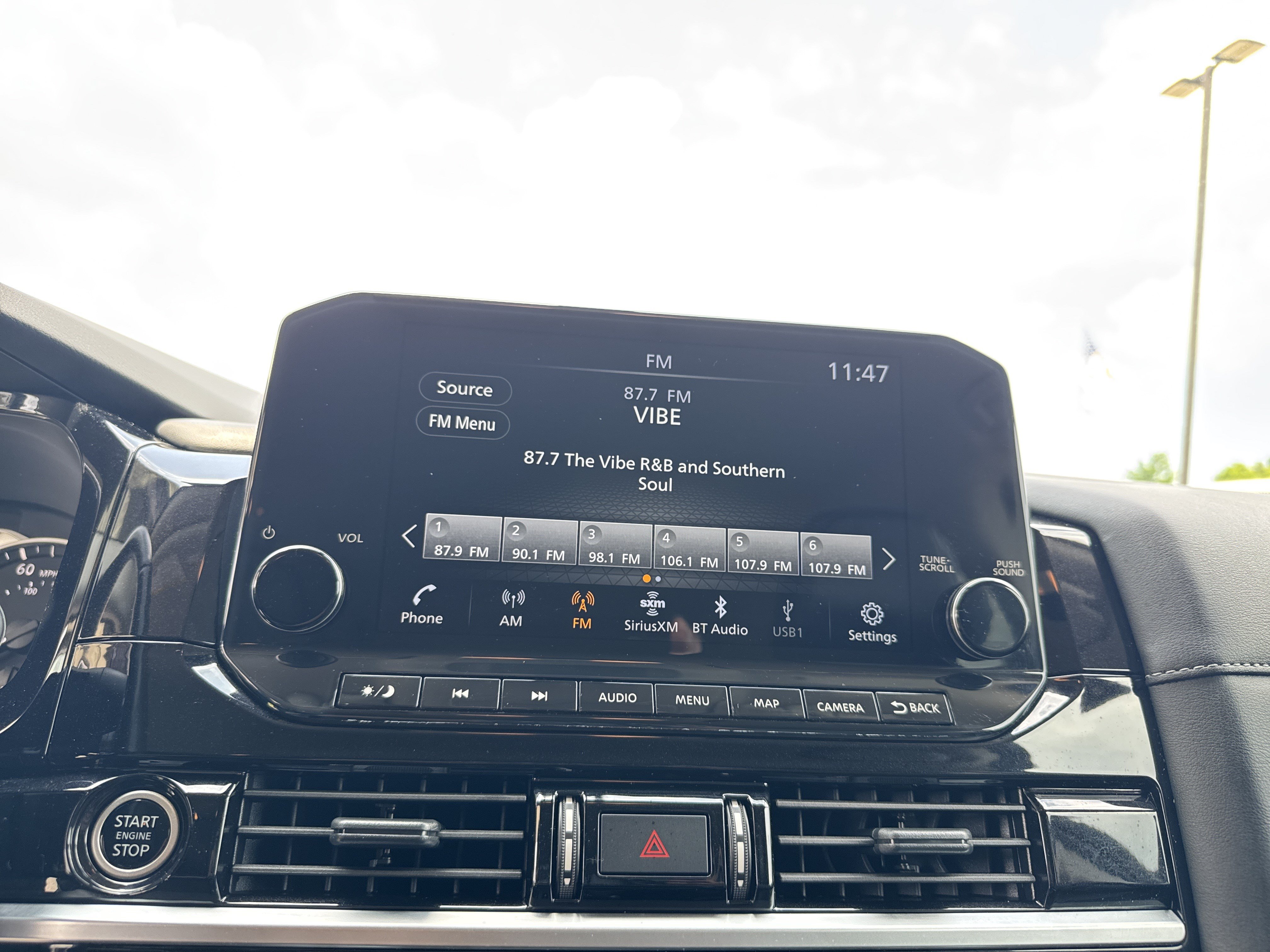 Used 2024 Nissan Pathfinder SL FWD image 22