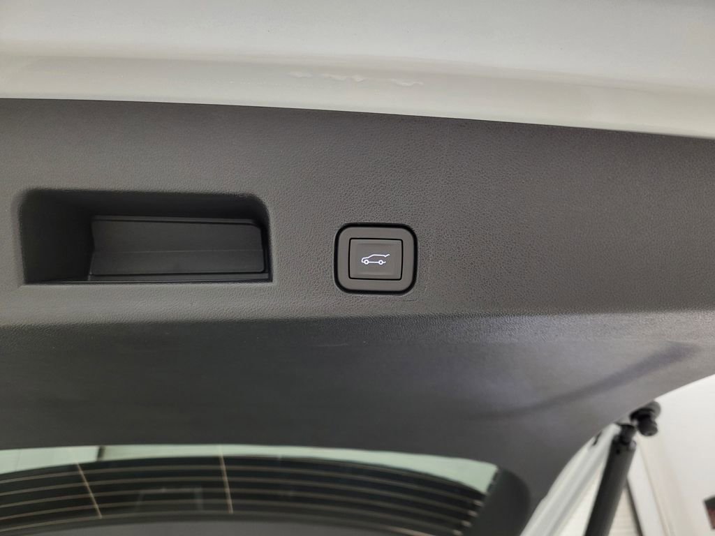 New 2026 Chevrolet Traverse LT w/ Driver Confidence Package FWD image 2