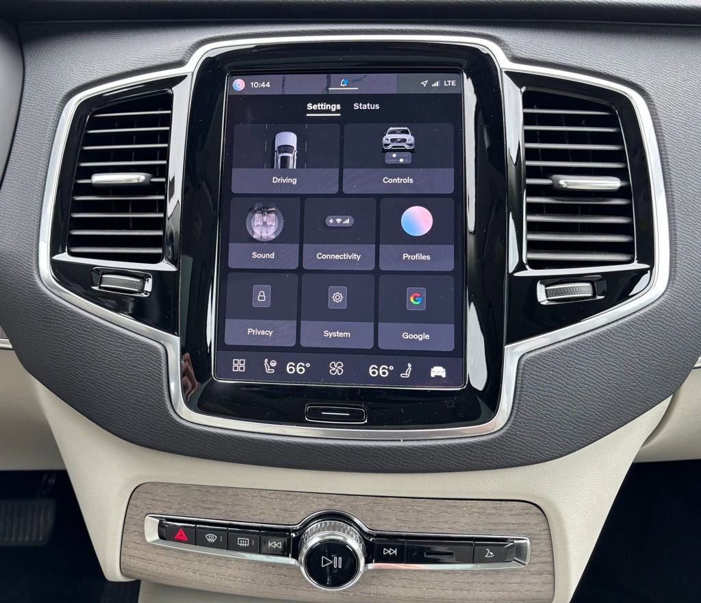 Used 2023 Volvo XC90 B6 Plus w/ Protection Package Premier image 11
