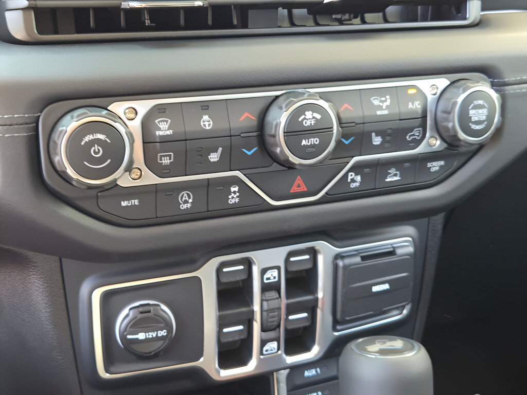 New 2026 Jeep Wrangler Unlimited Sahara AWD/4WD image 29