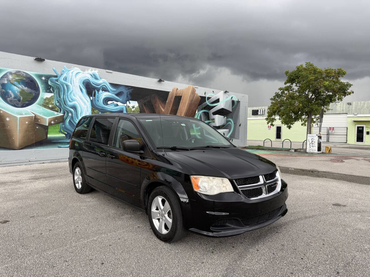Used 2013 Dodge Grand Caravan SE image 3
