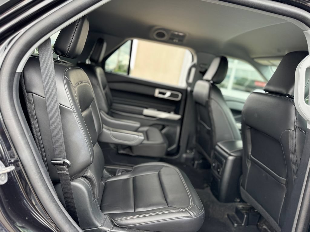 Used 2022 Ford Explorer XLT w/ Equipment Group 202A AWD/4WD image 27