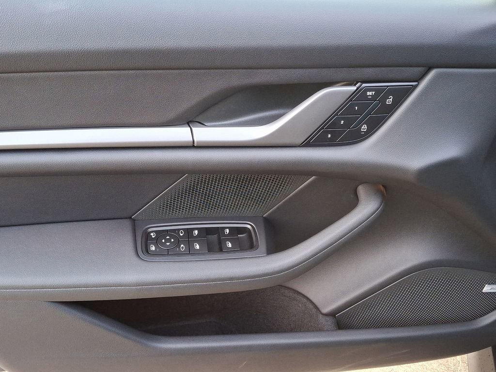 Certified 2025 Porsche Taycan image 10