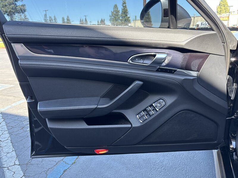 Used 2014 Porsche Panamera 4 AWD/4WD image 27