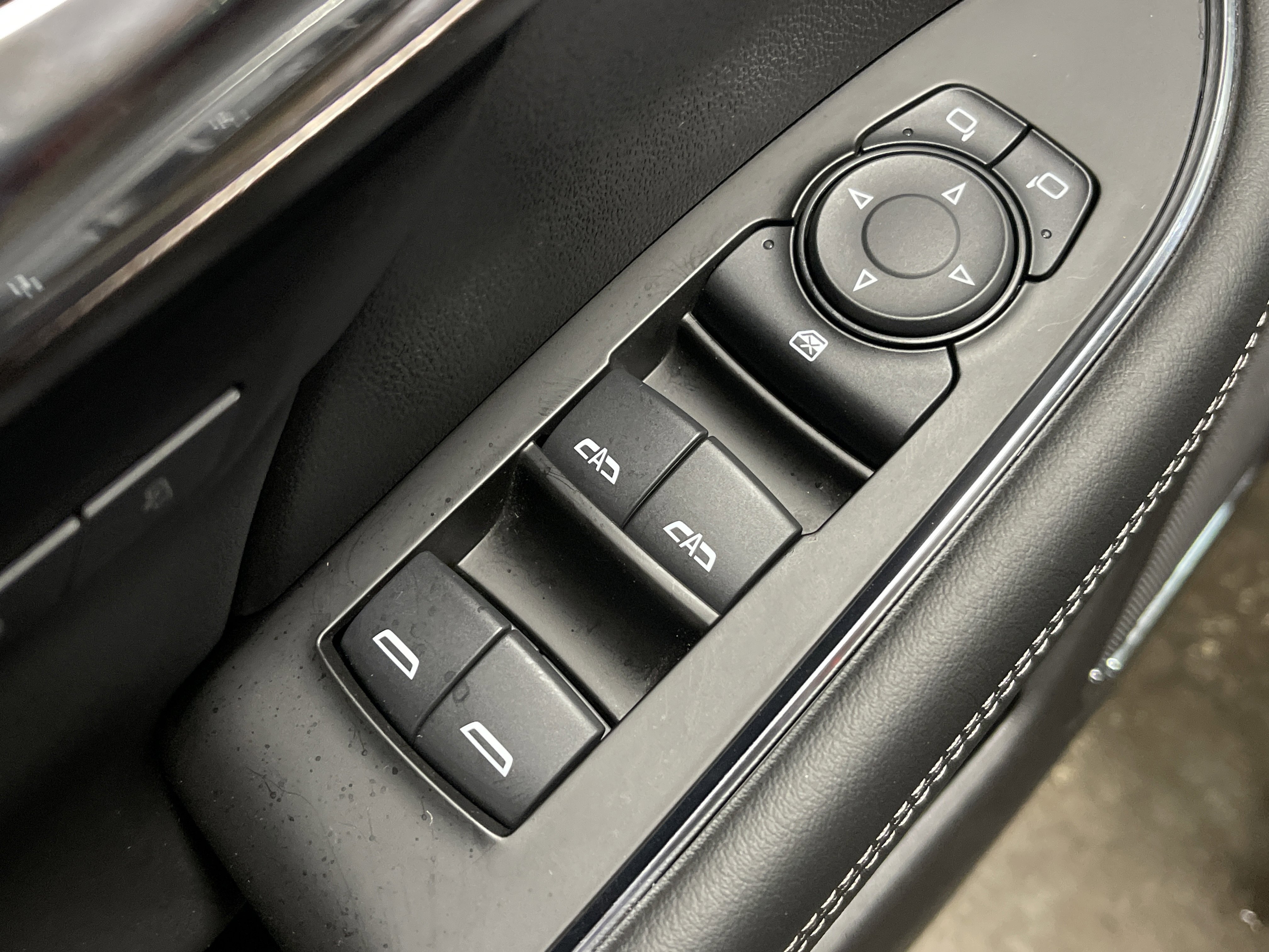 Used 2023 Buick Envision Avenir image 9