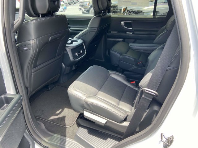 New 2026 Ford Expedition Platinum w/ Stealth Appearance Package AWD/4WD image 11