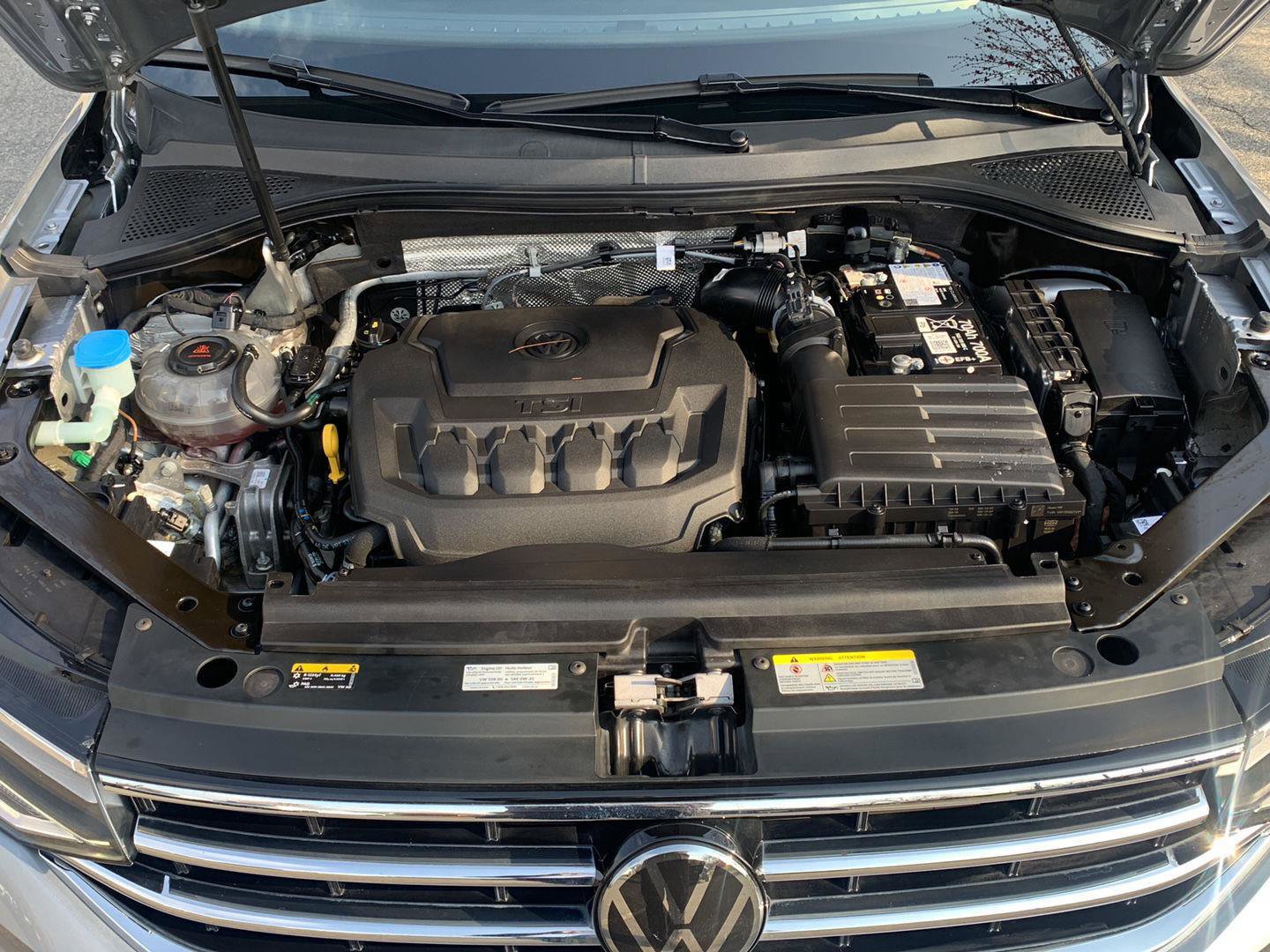 Used 2024 Volkswagen Tiguan SE w/ Panoramic Sunroof Package image 12