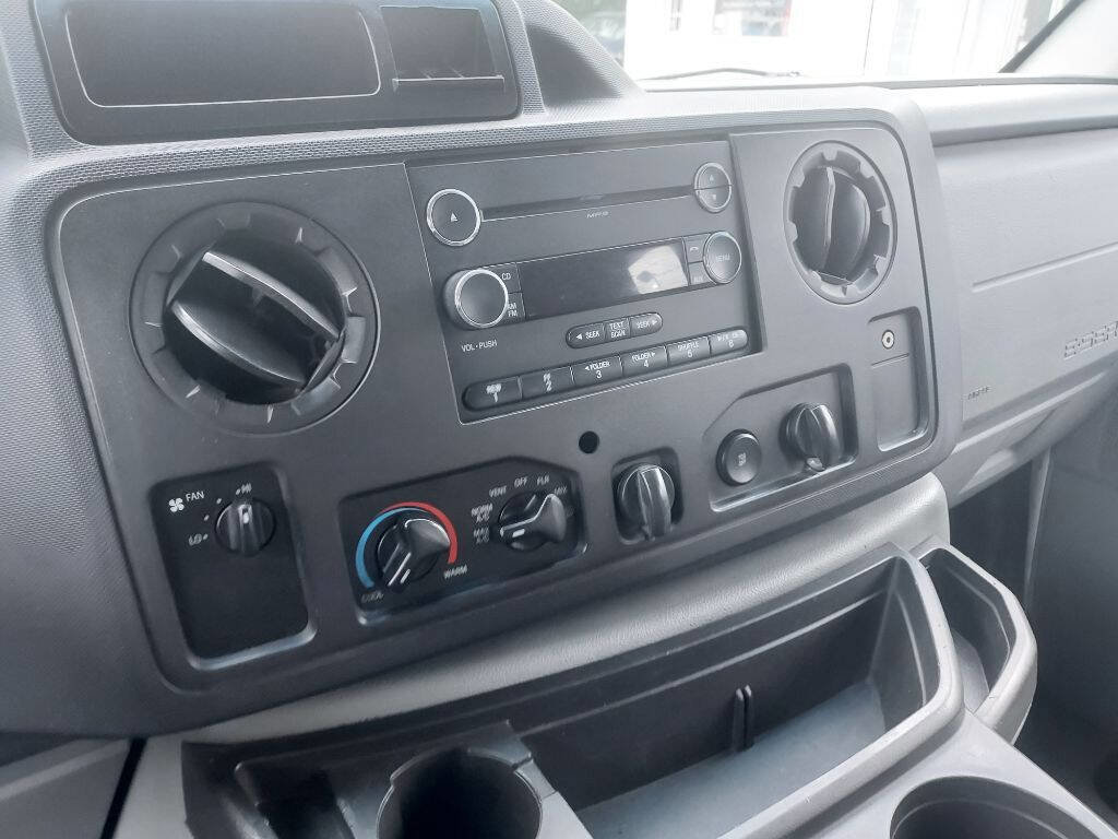 Used 2014 Ford E-150 and Econoline 150 Wagon image 12