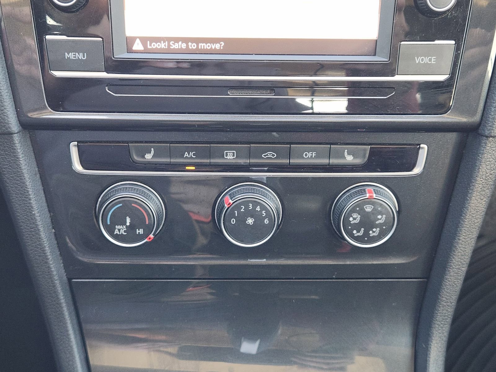 Used 2021 Volkswagen Golf 4-Door image 20