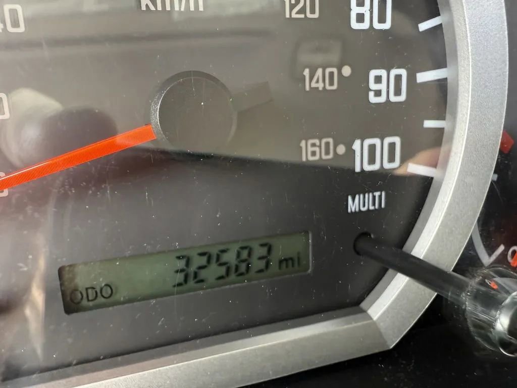 Used 2023 Isuzu NPR image 22