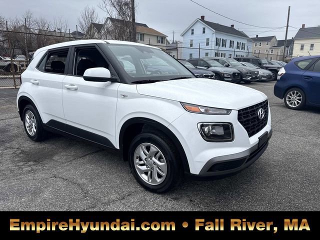 Used 2025 Hyundai Venue SE image 2