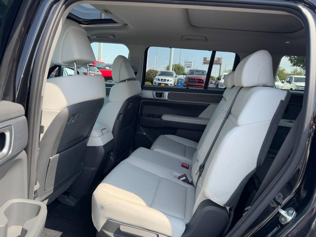 Used 2024 Hyundai Santa Fe Limited image 33