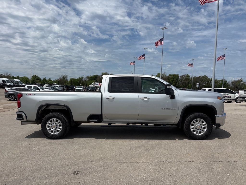 Used 2022 Chevrolet Silverado 3500 LT AWD/4WD image 3