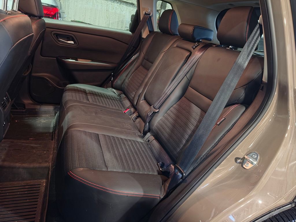 Used 2025 Nissan Rogue SV AWD/4WD image 7