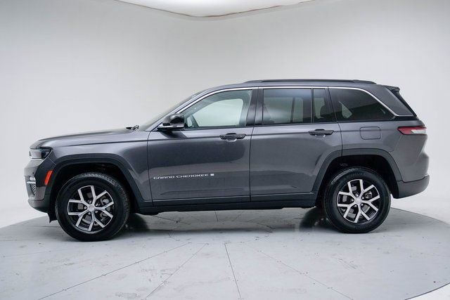 Used 2024 Jeep Grand Cherokee Limited image 2