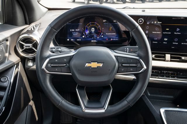 Used 2025 Chevrolet Equinox LT AWD/4WD image 18