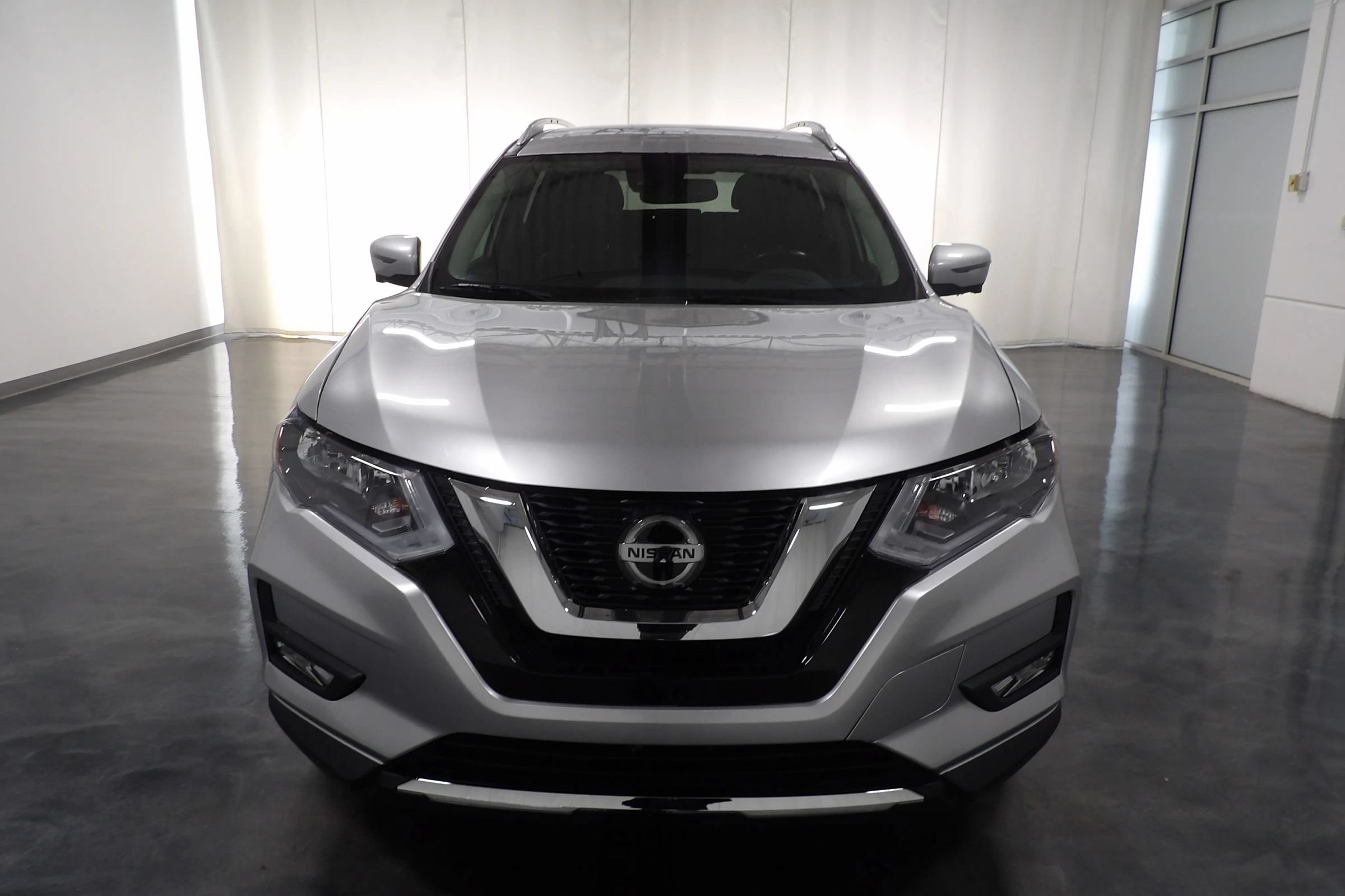 Used 2018 Nissan Rogue SL AWD/4WD image 2