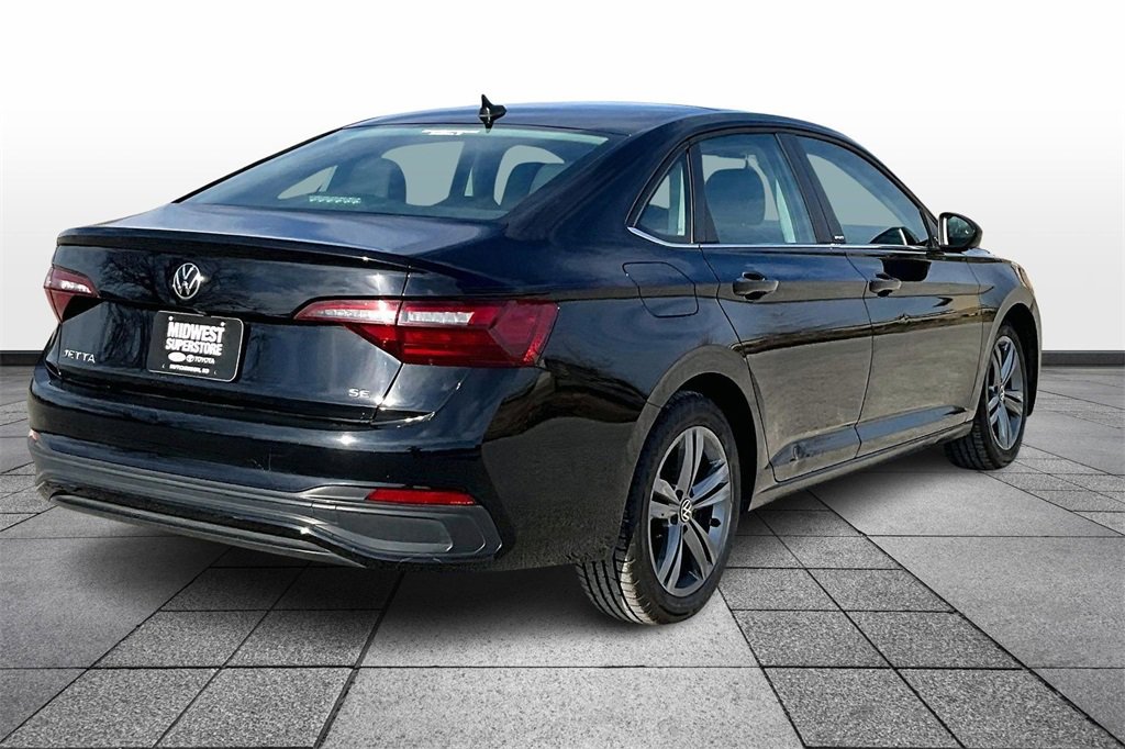 Used 2024 Volkswagen Jetta SE image 11