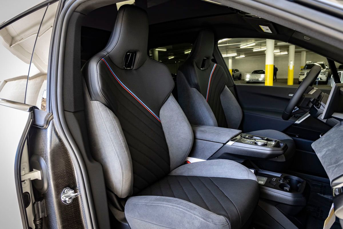 New 2026 BMW iX xDrive45 w/ M Sport Package image 30