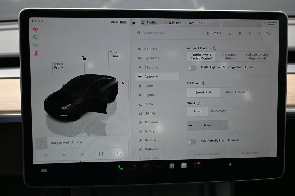 Used 2024 Tesla Model Y Performance AWD/4WD image 25