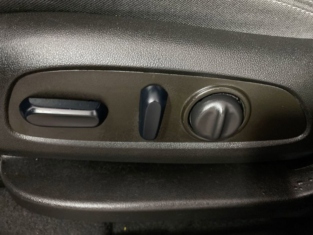 Certified 2023 GMC Terrain SLE w/ Driver Convenience Package image 12