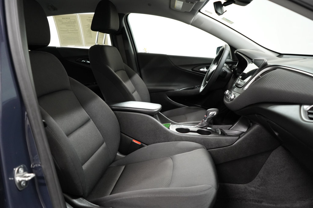 Used 2025 Chevrolet Malibu RS FWD image 21