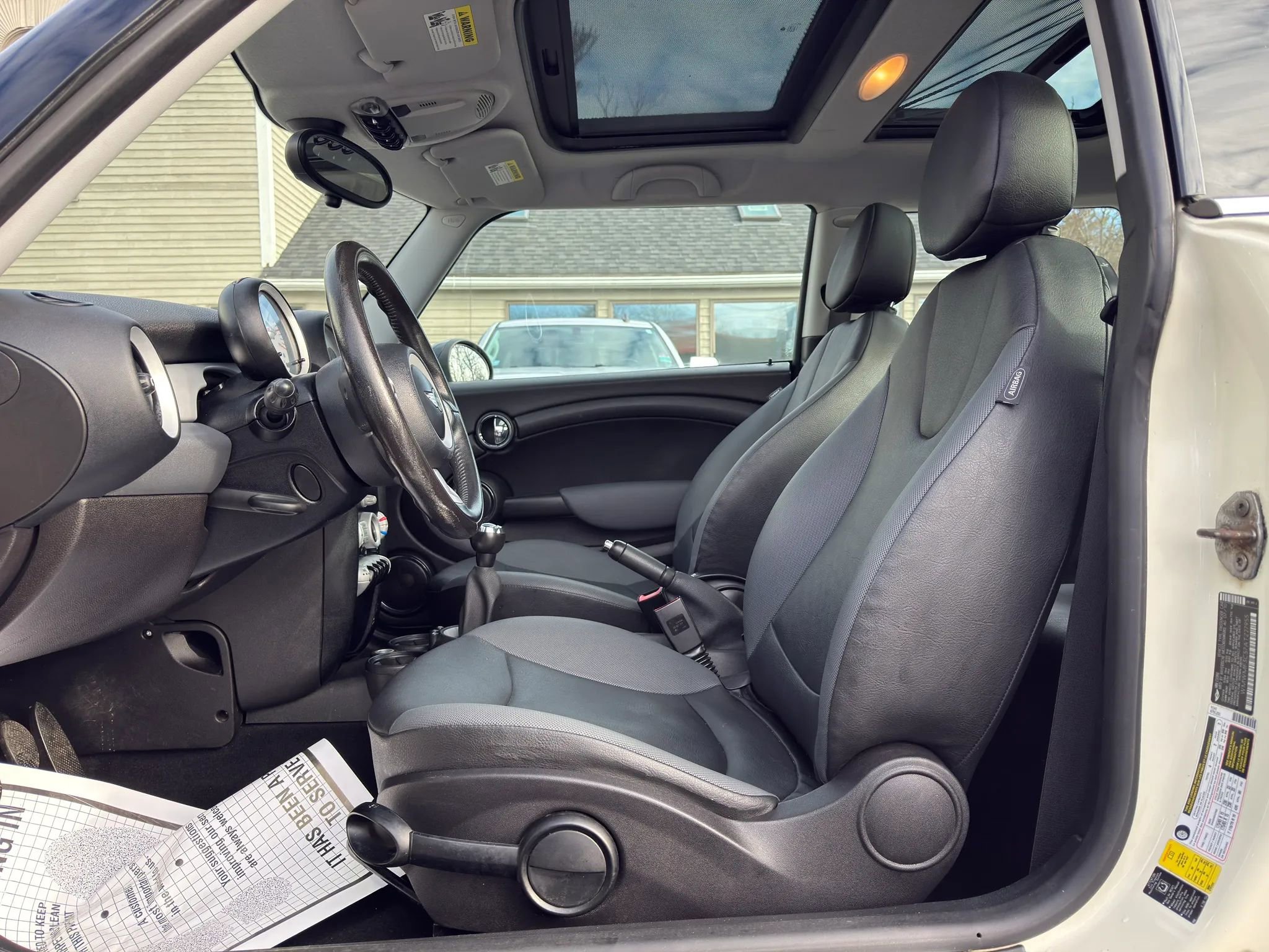 Used 2010 MINI Cooper Hardtop image 17