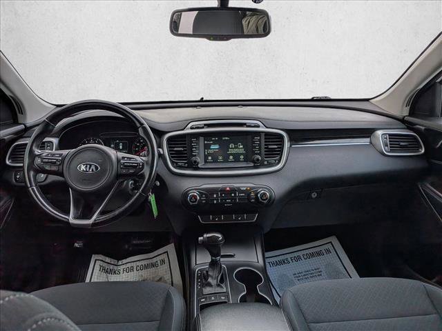 Used 2017 Kia Sorento LX w/ LX Convenience Package image 18