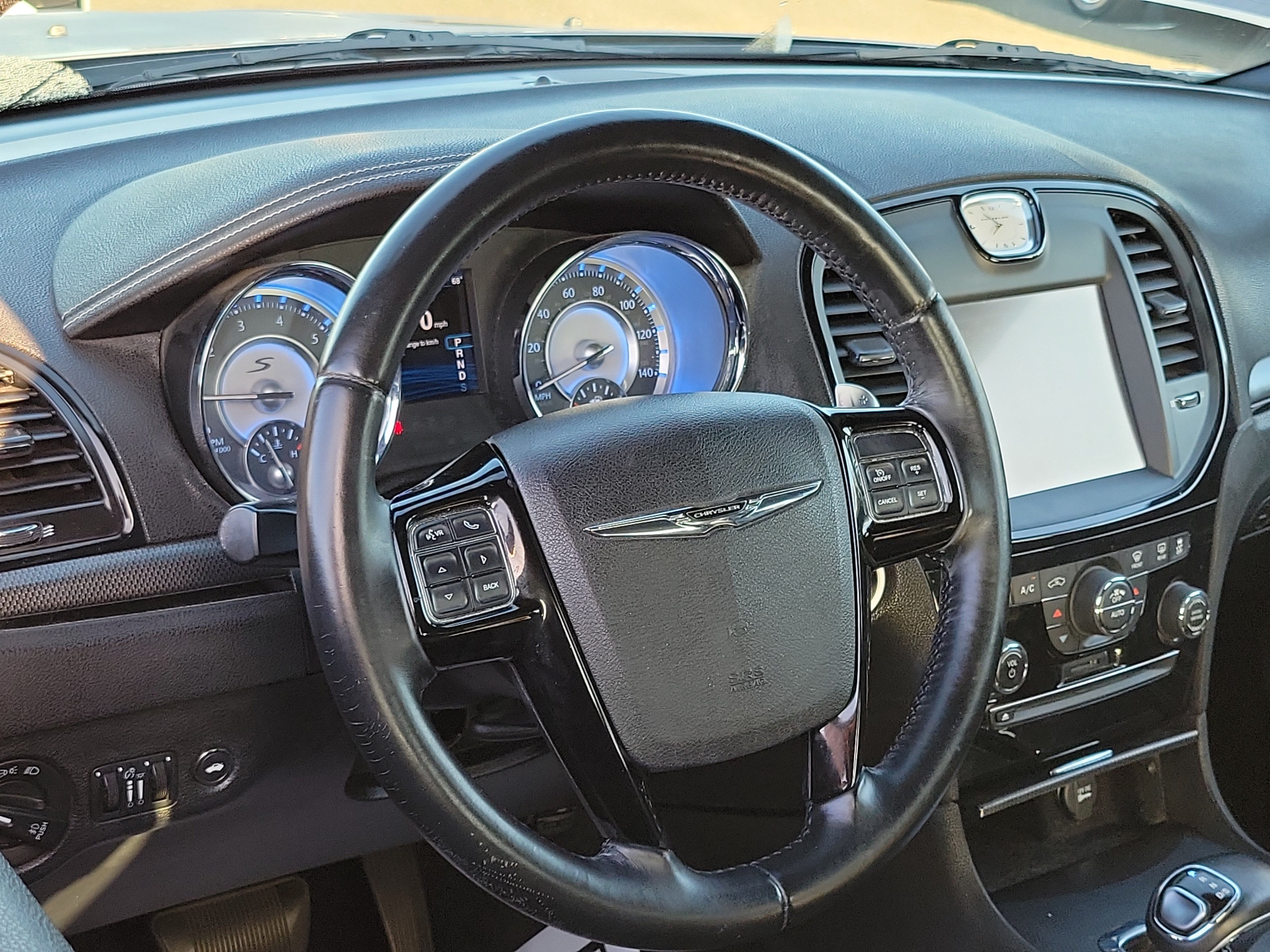 Used 2014 Chrysler 300 S RWD image 9