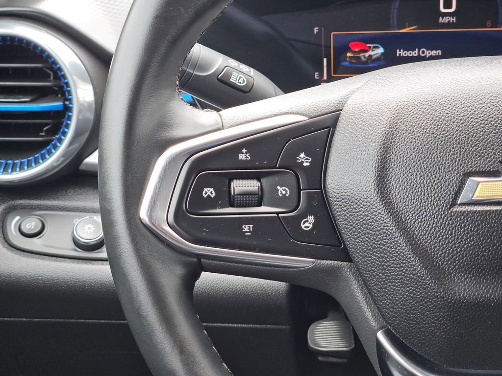 Used 2025 Chevrolet Trax LT w/ LT Convenience Package FWD image 24