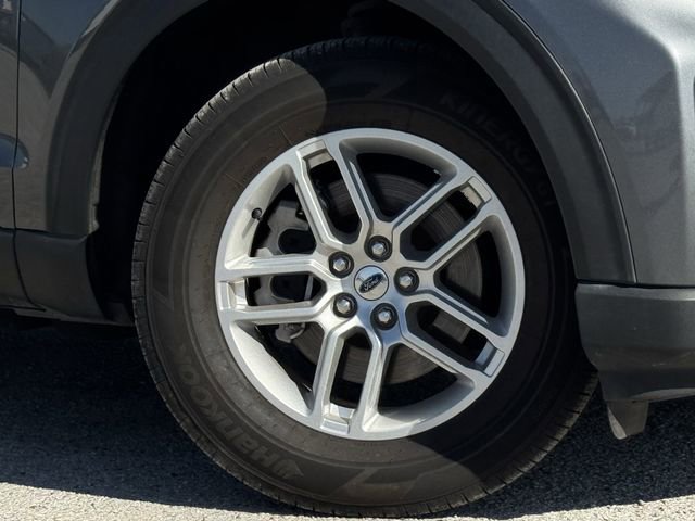 Used 2025 Ford Explorer Active w/ Active Comfort Package image 35