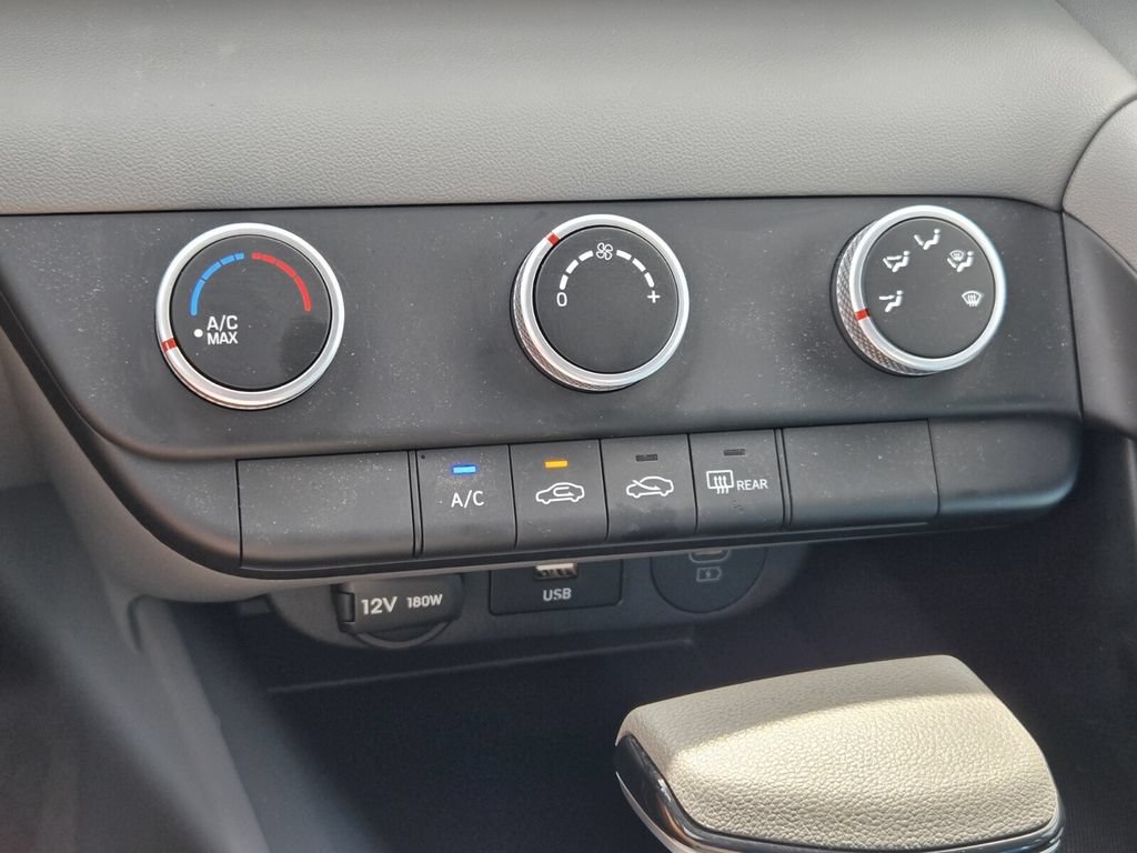 Used 2026 Hyundai Elantra SE FWD image 20