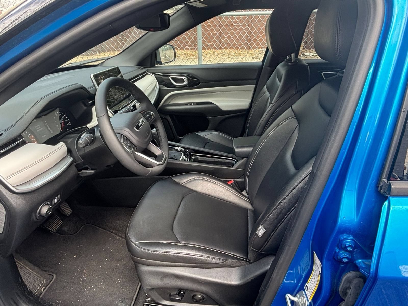 Used 2025 Jeep Compass Limited AWD/4WD image 25
