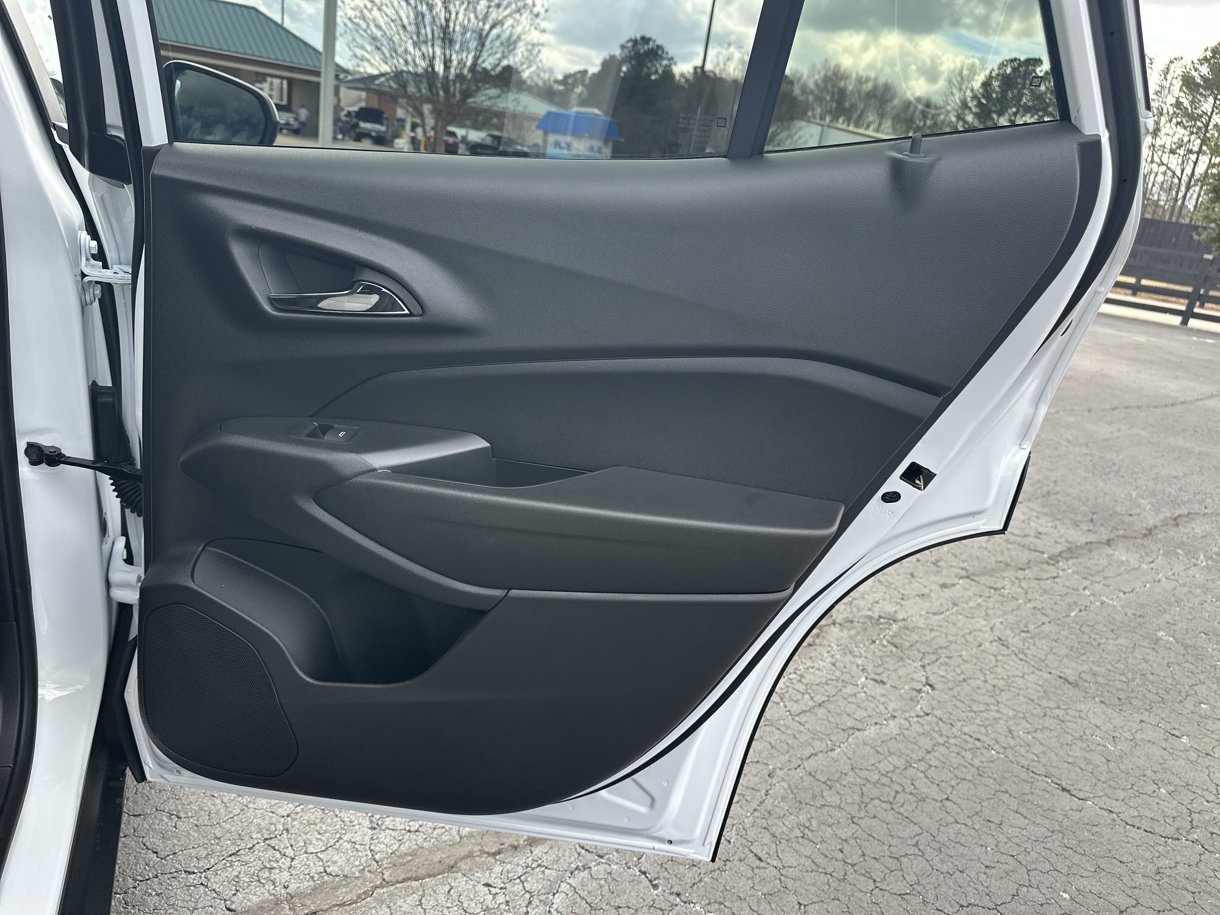 New 2026 Chevrolet Trax LS w/ LS Convenience Package FWD image 18