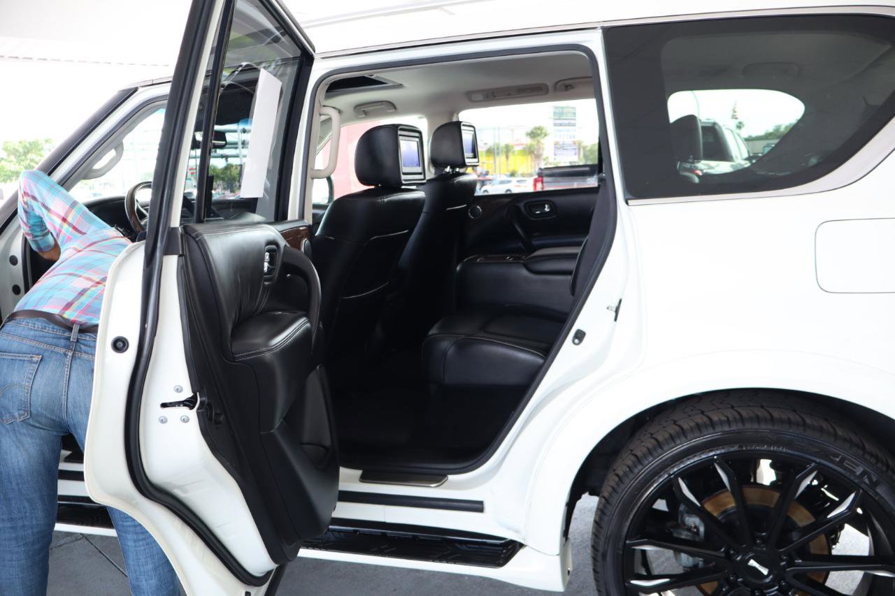 Used 2017 INFINITI QX80 4WD w/ Driver Assistance Package image 34