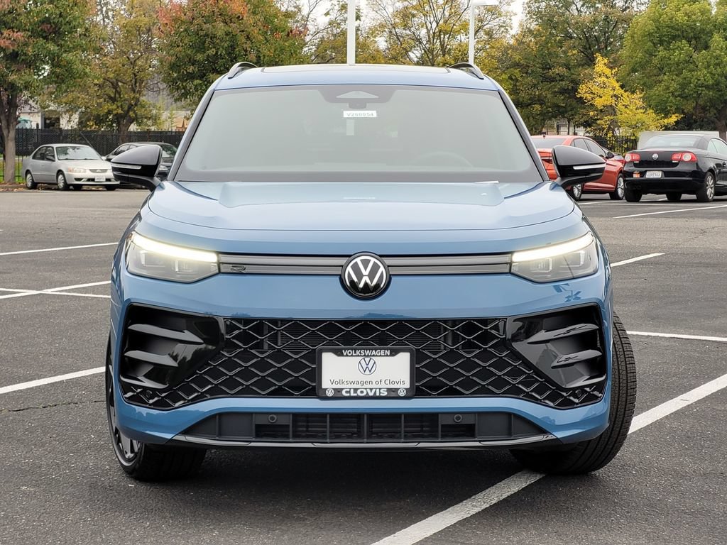 New 2026 Volkswagen Tiguan SE R-Line FWD image 2