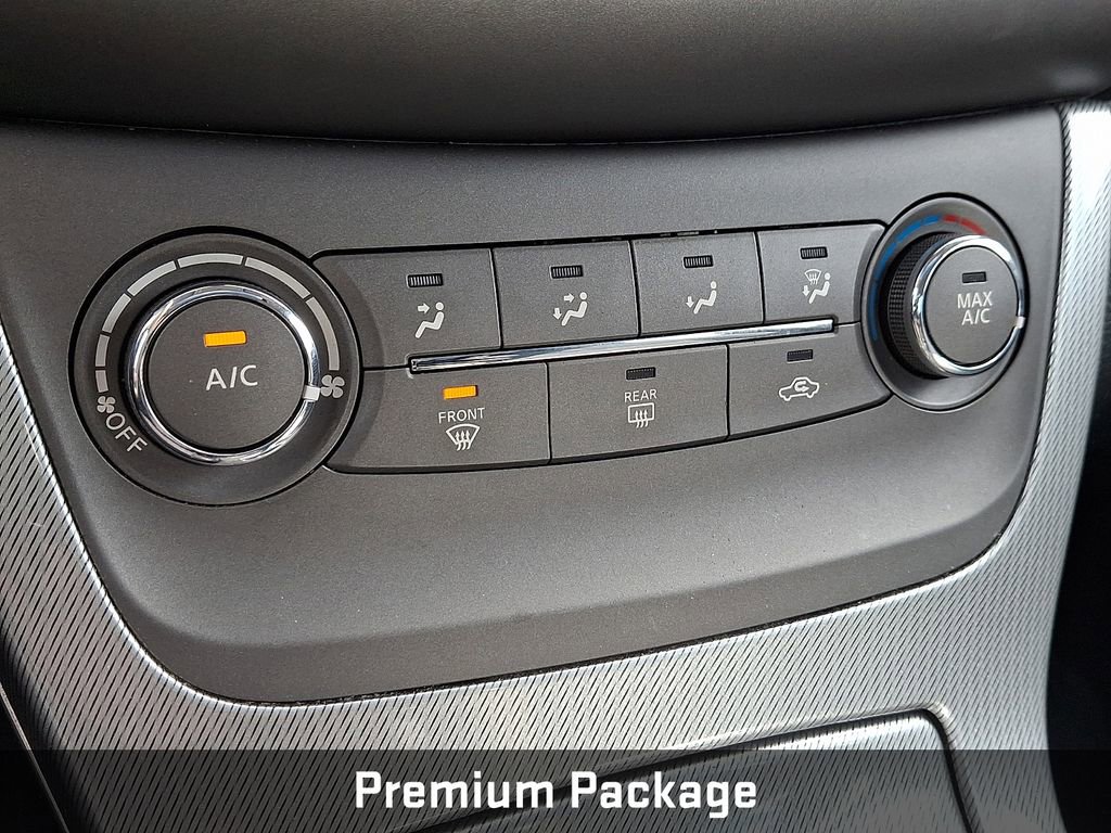 Used 2013 Nissan Sentra SR w/ Premium Pkg image 16