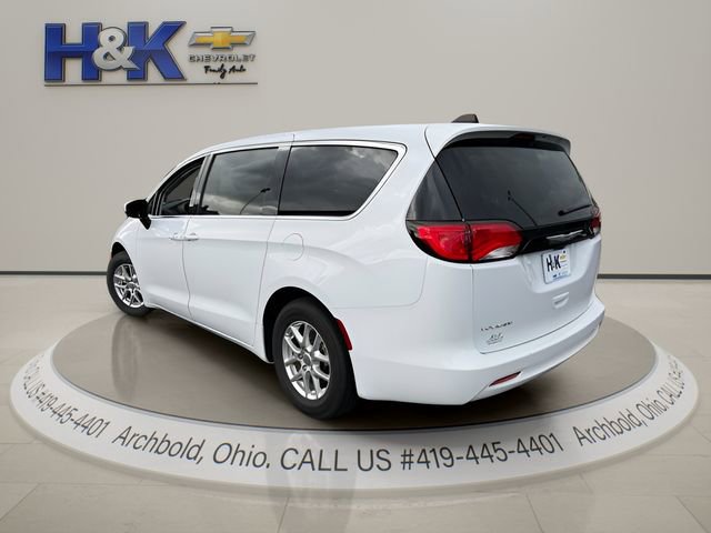 Used 2022 Chrysler Voyager LX FWD image 6