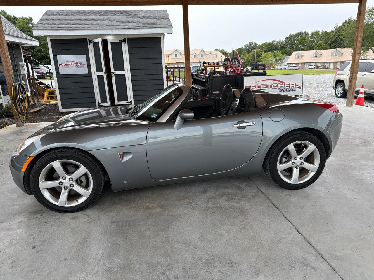 Used 2006 Pontiac Solstice Convertible w/ Premium Package RWD image 3