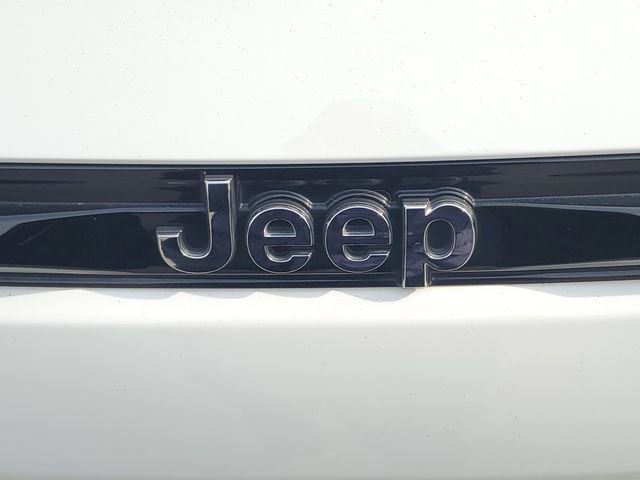 Used 2023 Jeep Grand Cherokee Overland w/ Luxury Tech Group IV image 8